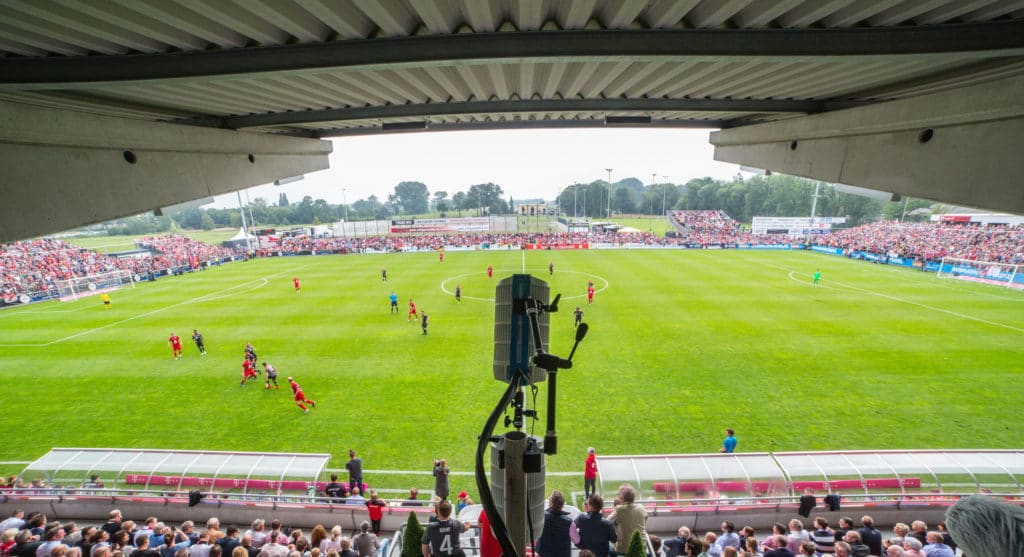 Das Internetportal sporttotal.tv überträgt deutschen Amateurfußball mithilfe einer 180-Grad-Kamera.