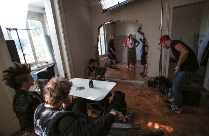 Kevin (Max Hubacher) und Manu (Julian Köchlin), Oberbeleuchterin Esther Mattei, Juri Steinhart und B-Kamera Operator Andi Widmer während der Casting-Szene.